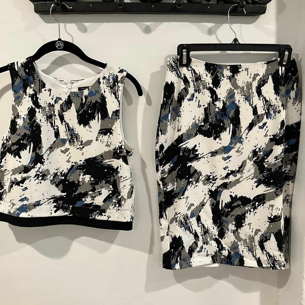 Banana Republic: 2 piece cropped top/pencil skirt